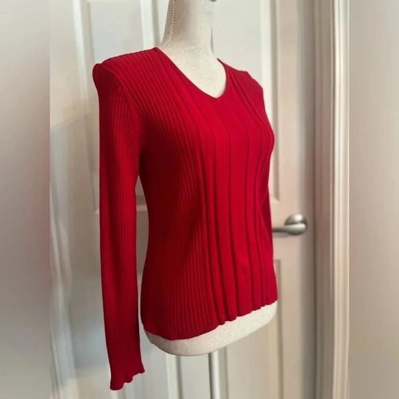 Studio by Liz Claiborne pullover red long sleeve top. Size M - Picture 5 of 12